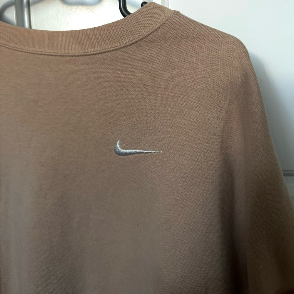 ❁brown nike crewneck❁